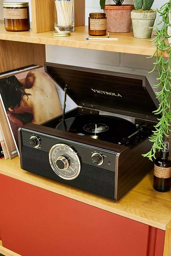 Victrola Empire เครื่องเล่นแผ่นเสียงแบบ 6-in-1 Victrola Empire เครื่องเล่นแผ่นเสียง Bluetooth แบบ 6-in-1 รองรับการสตรีมเพลงแบบไร้สาย